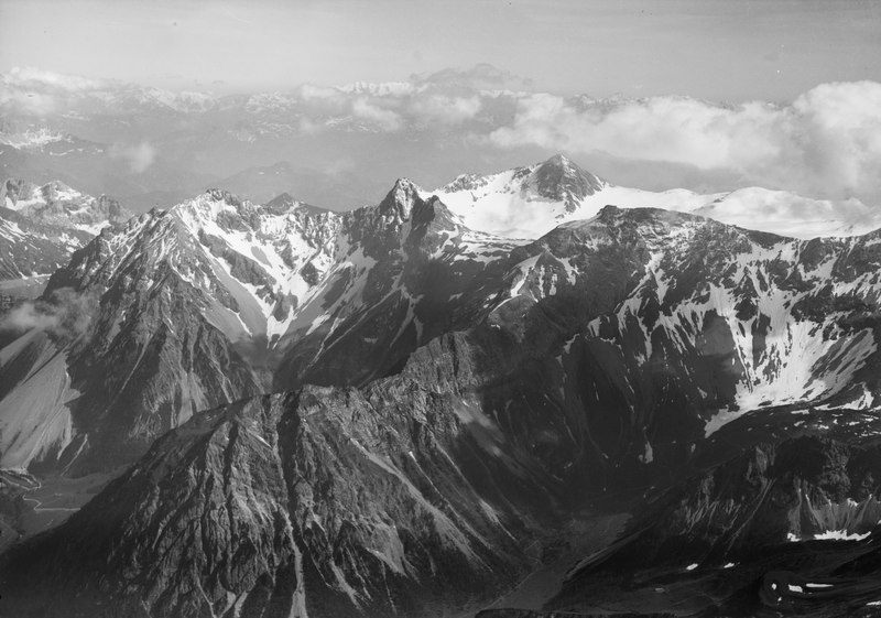 File:ETH-BIB-Schesaplana, Bernina, v. N.-LBS H1-019987.tif